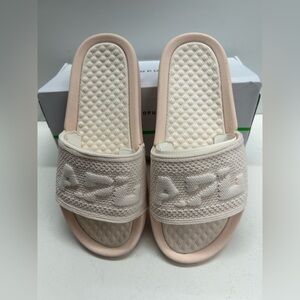 APL Techloom Slide Sandals - Crème Size 6